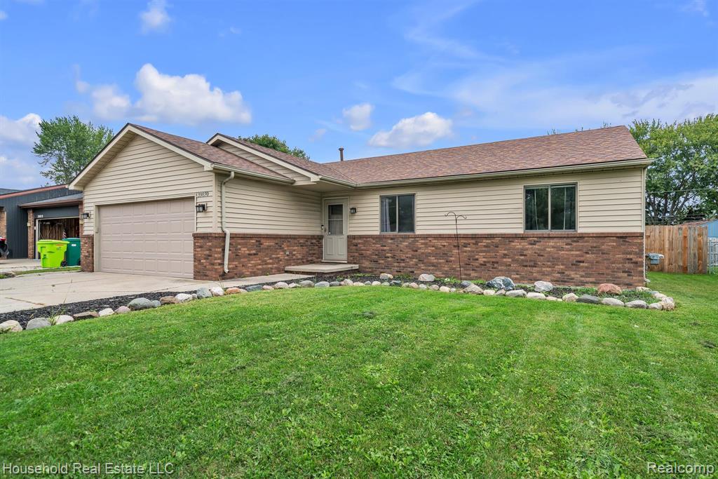 39870 Bridgeview Street — photo