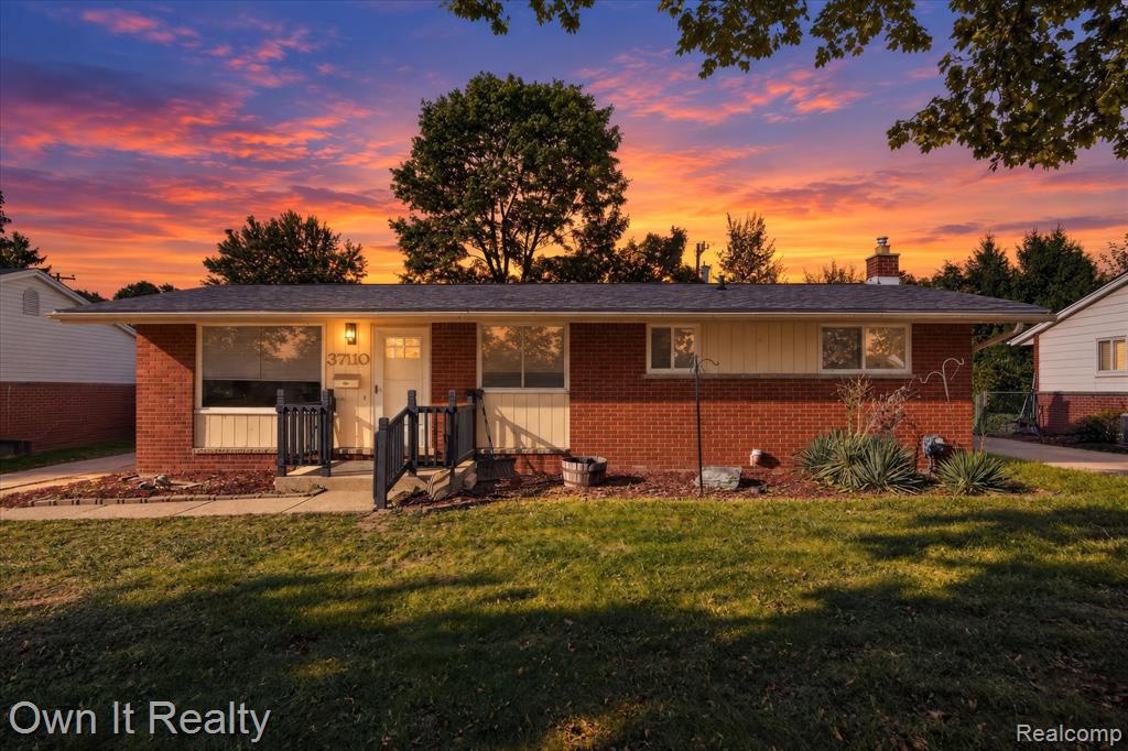 37110 Gilchrist Street — photo