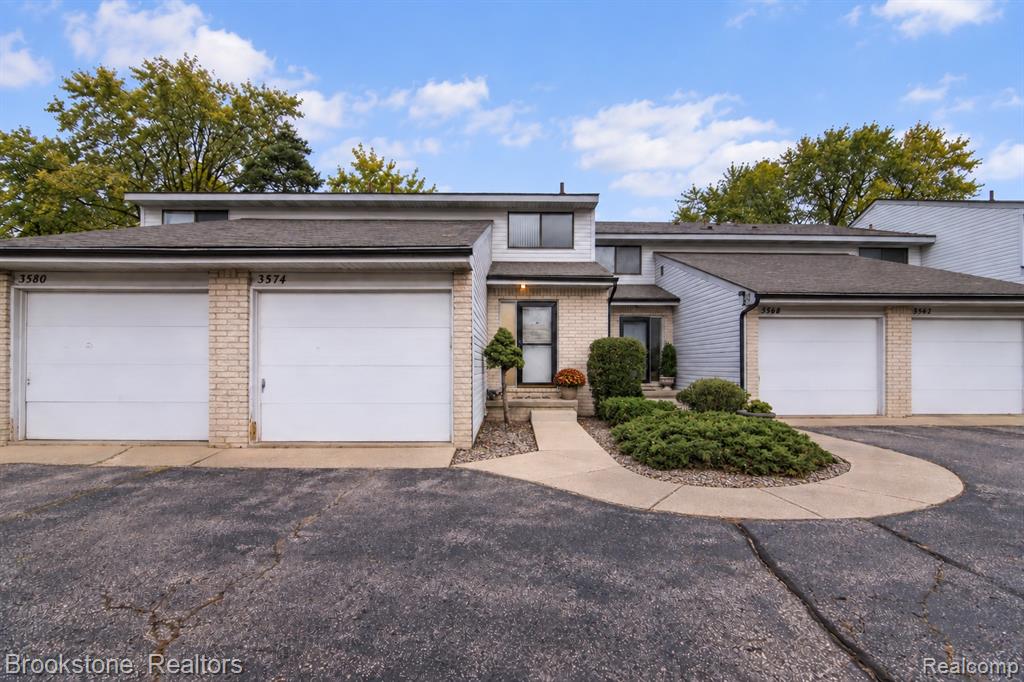 3574 W. Walton W. Walton Boulevard — photo