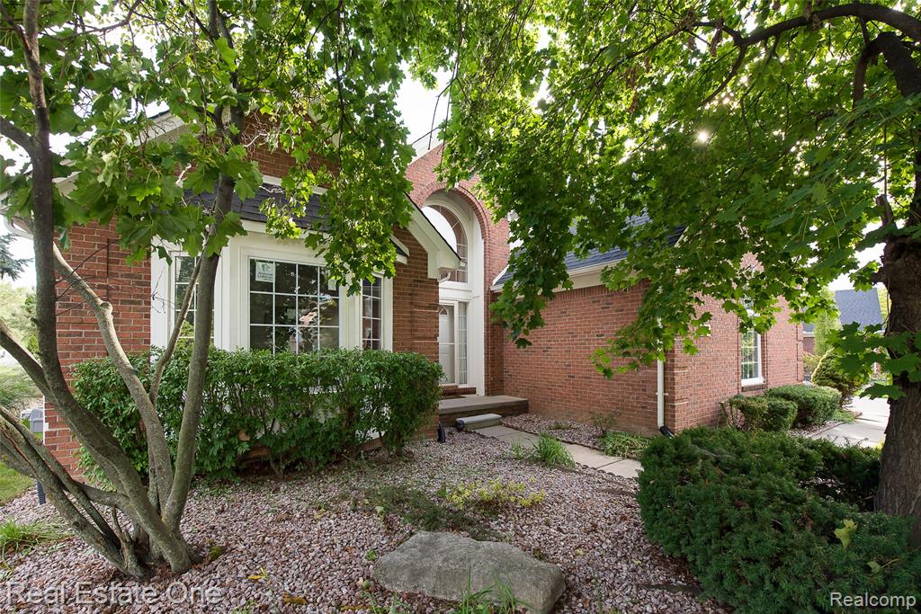 1013 Rochelle Park Drive, Rochester Hills, MI 48309 — photo 2