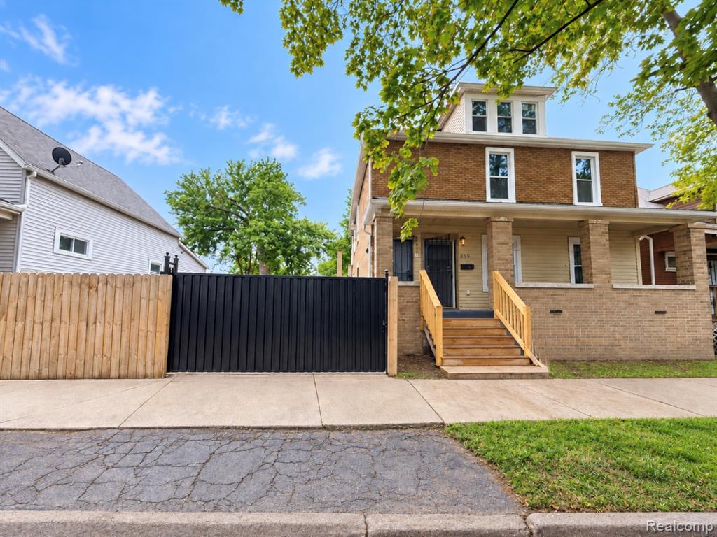 8397 Lane Street — photo