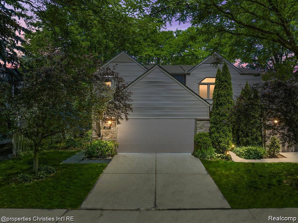 701 E Lincoln Street — photo