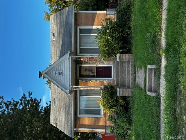 7275 Meadow Avenue — photo
