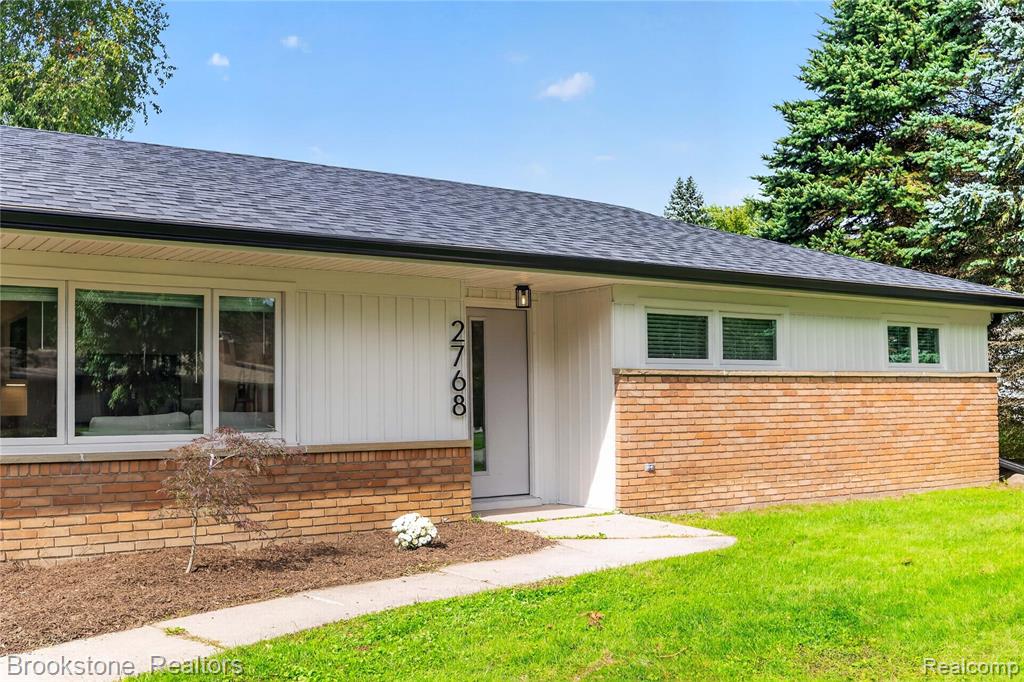 2768 Hillendale Drive, Rochester Hills, MI 48309 — photo 2