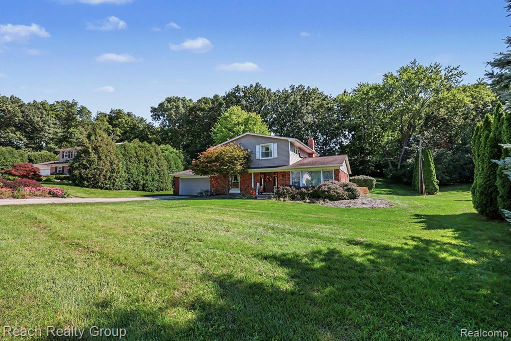 2553 Yorkshire Lane — photo