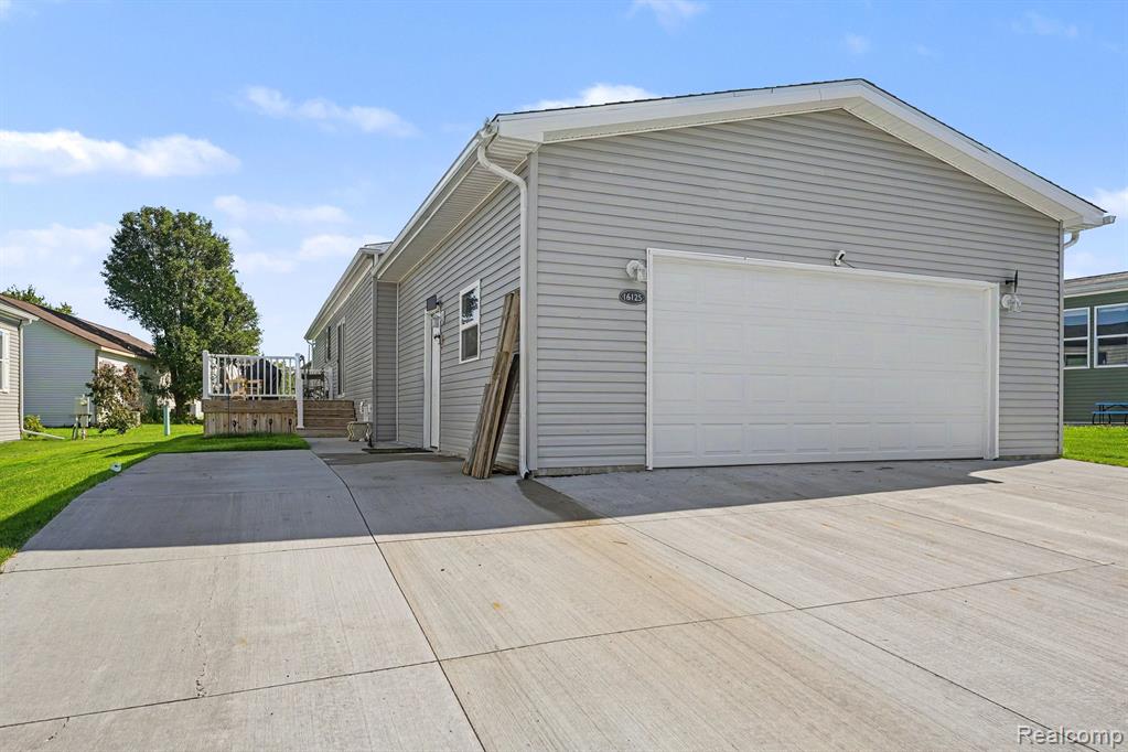 16125 Suffolk Drive — photo