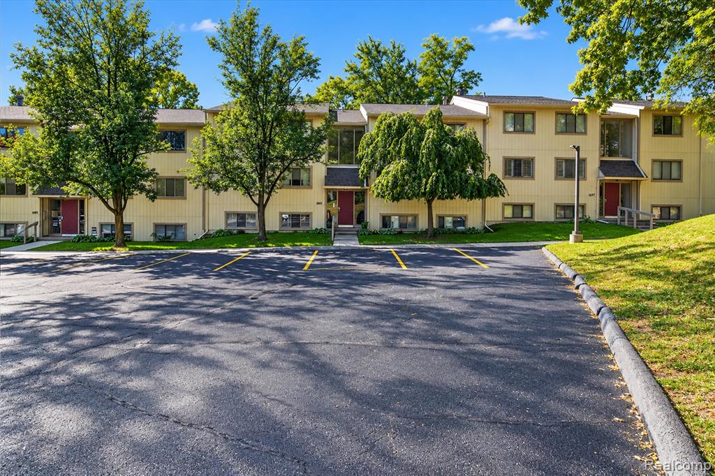1695 Riverside Drive, Rochester Hills, MI 48309 — photo 2