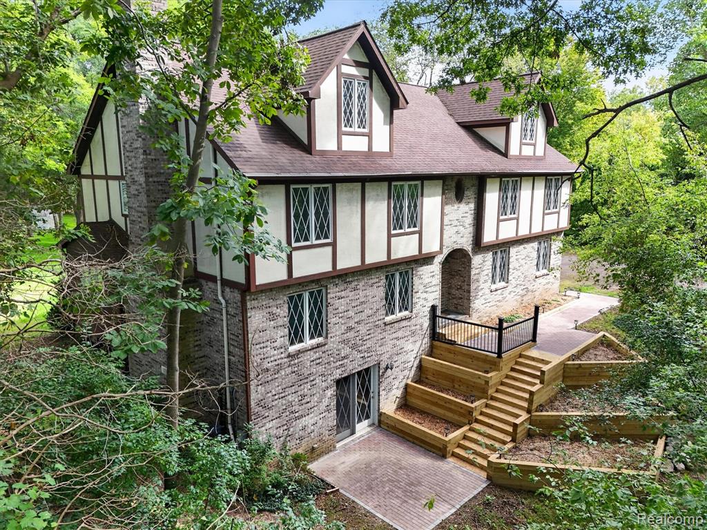11095 Culver Road — photo