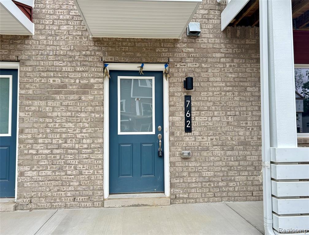 762 Huntley Lane — photo