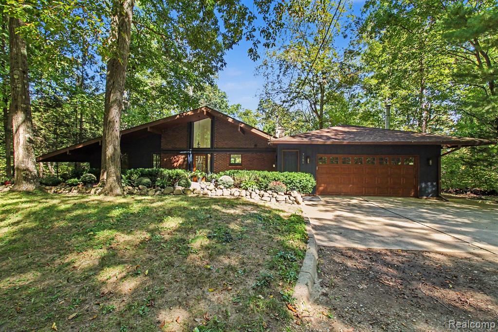 7161 Driftwood Drive — photo