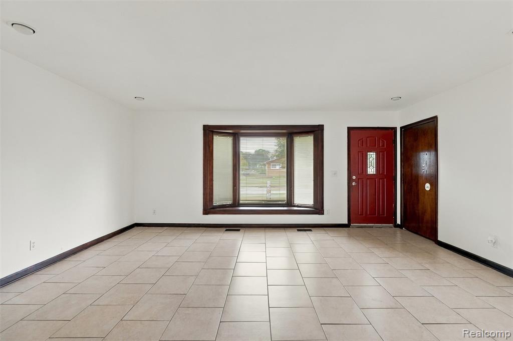 32416 Exeter Drive, Warren, MI 48092 — photo 3
