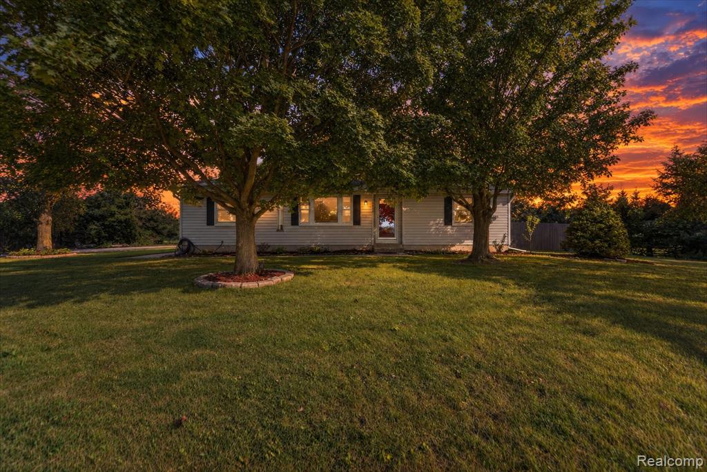 5212 N Fowlerville Road — photo