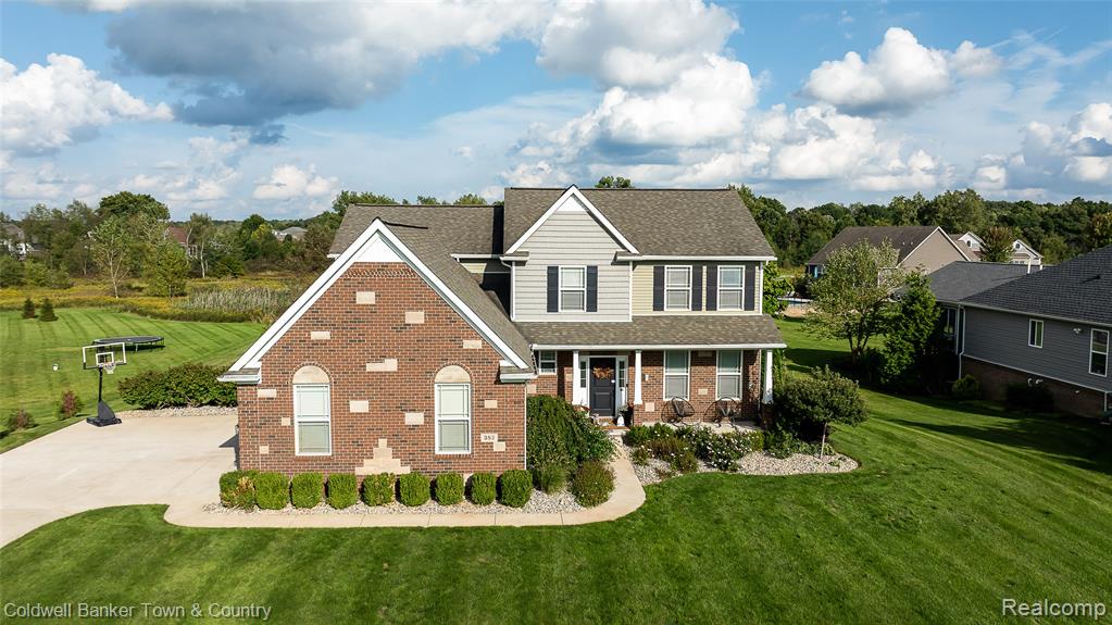 352 Daubony Drive — photo