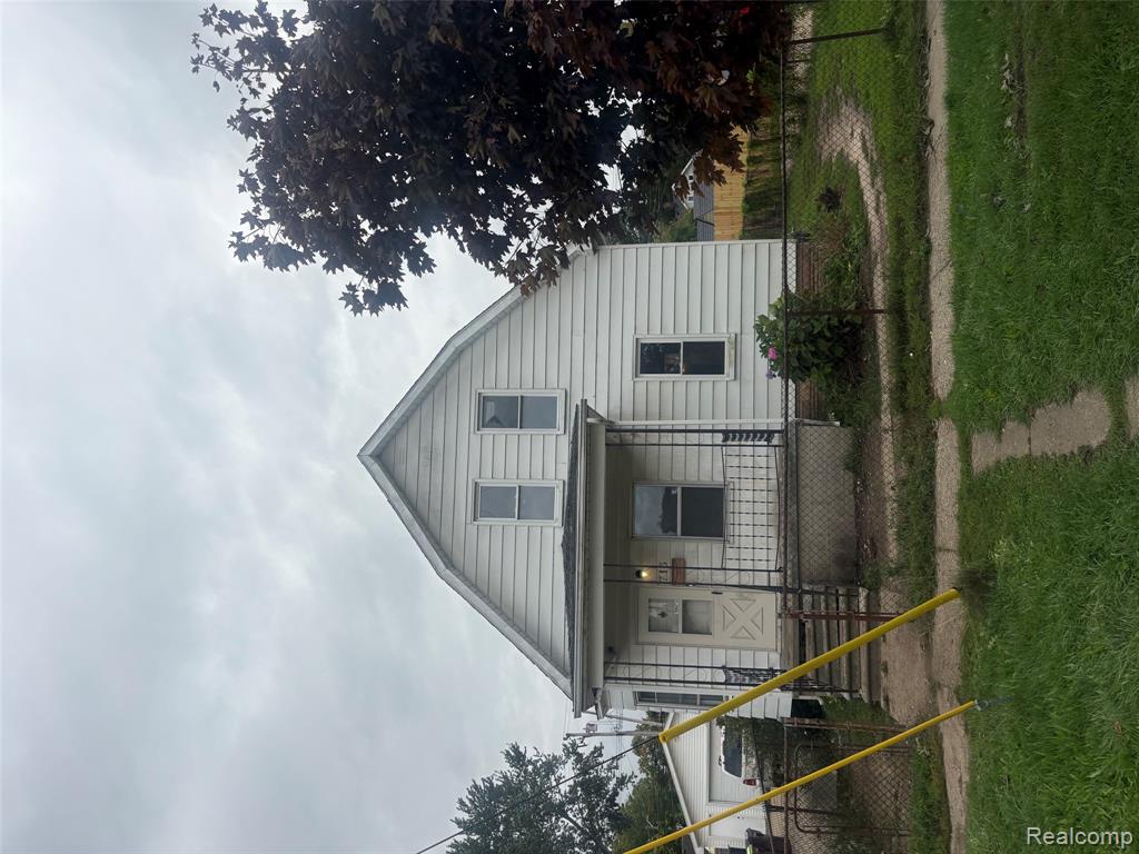 713 W 5th Street — photo