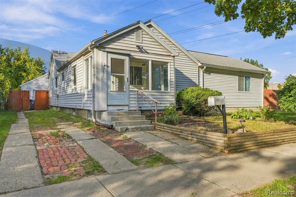 751 E Hazelhurst Street — photo