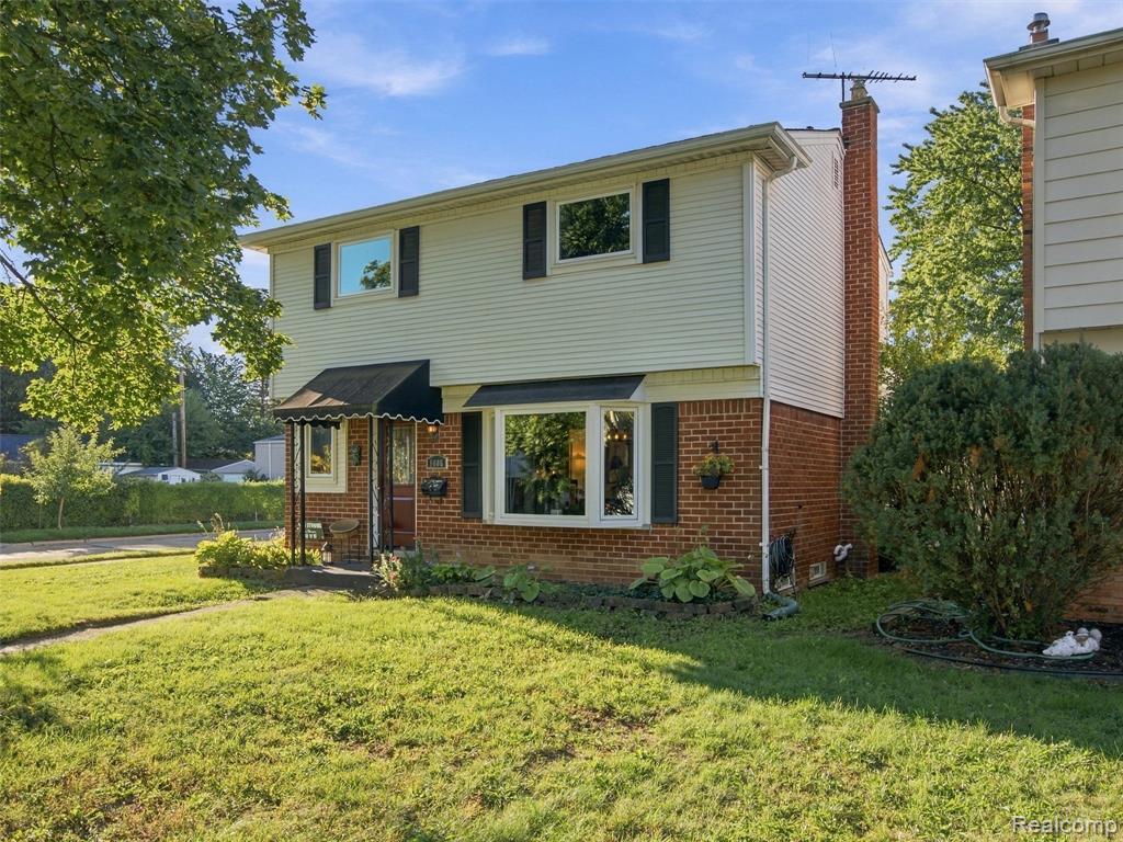 1405 W Elmwood Avenue — photo