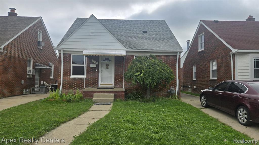 6140 Maple Street — photo