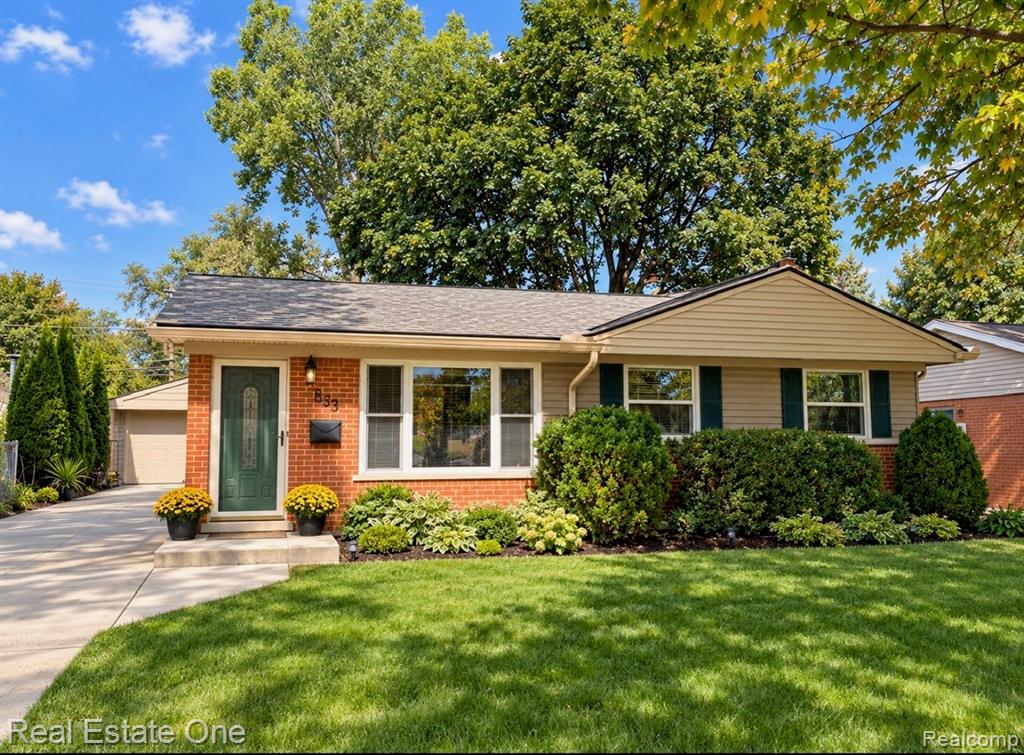 633 Rewold Drive — photo