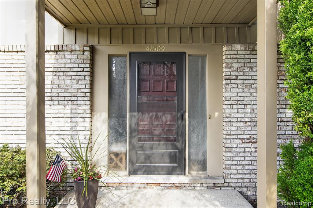 Home in Canton, MI 48187 — photo 3