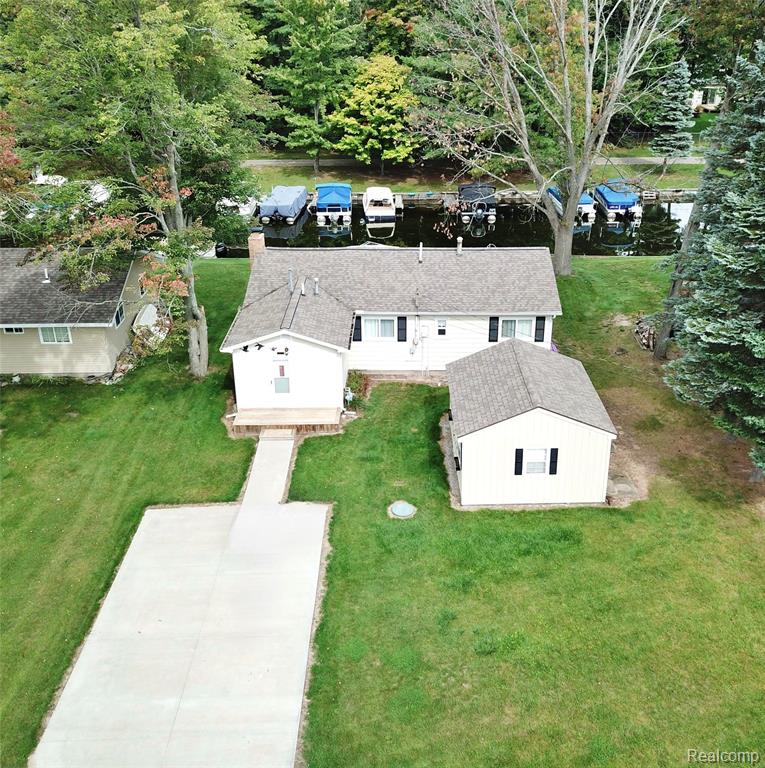 1933 Mallard Lane — photo