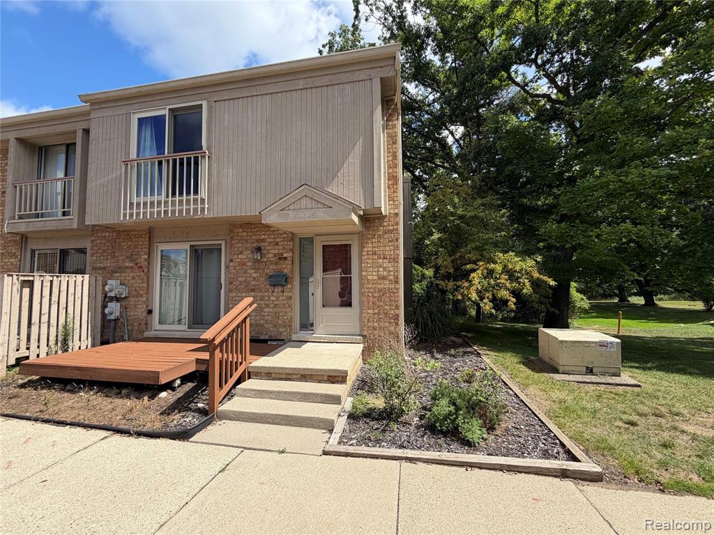 629 Oakbrook — photo