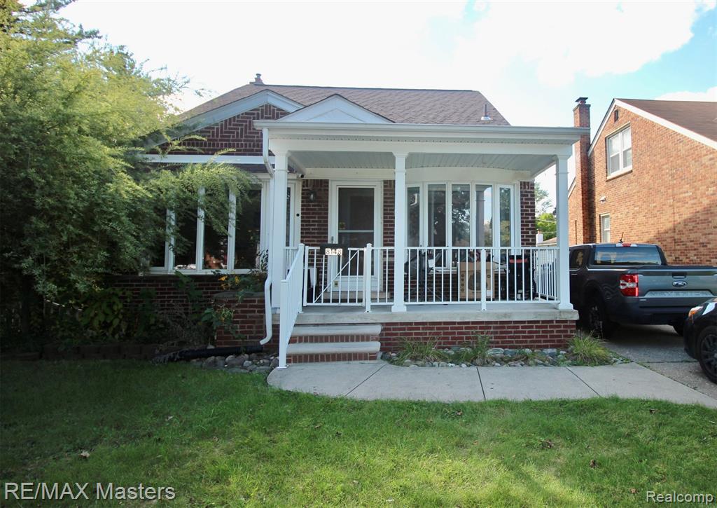 8148 Buckingham Avenue — photo