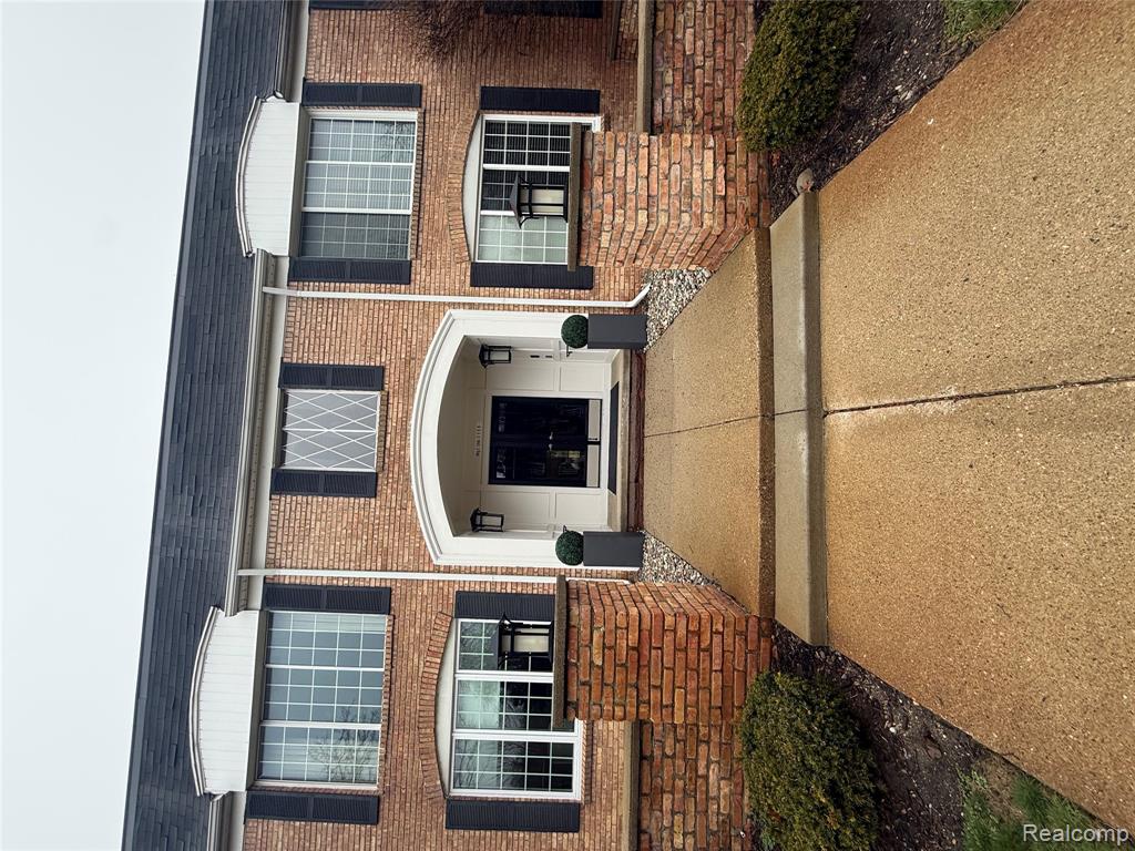 150 E Long Lake Road — photo