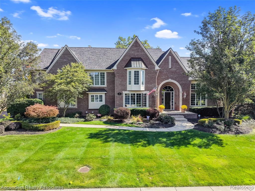 734 Wellington Circle — photo