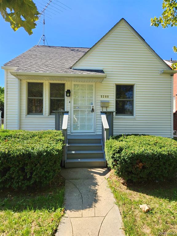 5309 University Place — photo