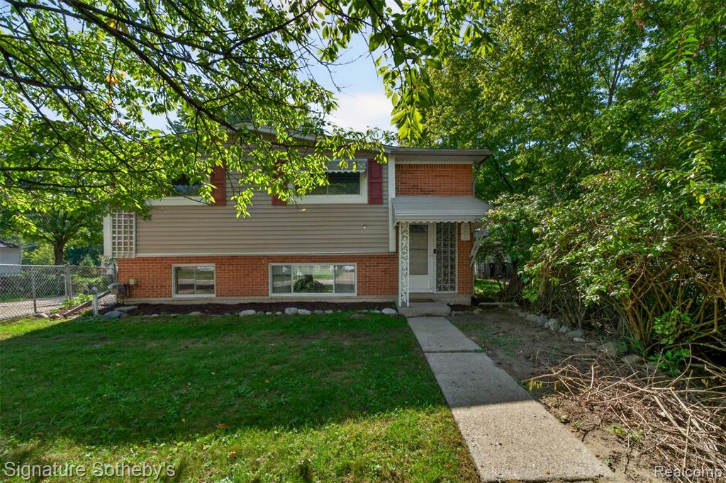 29215 Bretton Street — photo