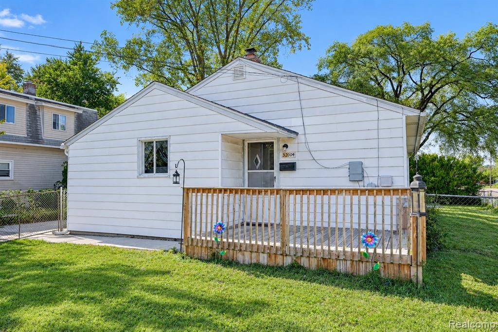 32004 Cheboygan Court — photo