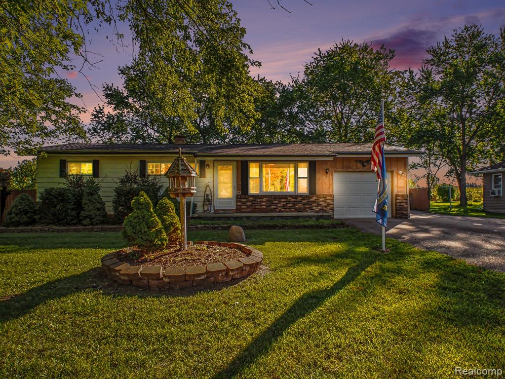 9108 Maplewood Drive — photo