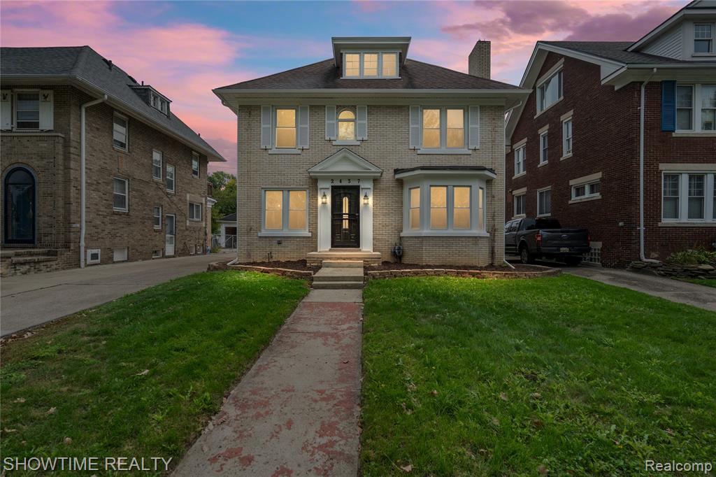 2437 Longfellow Street — photo