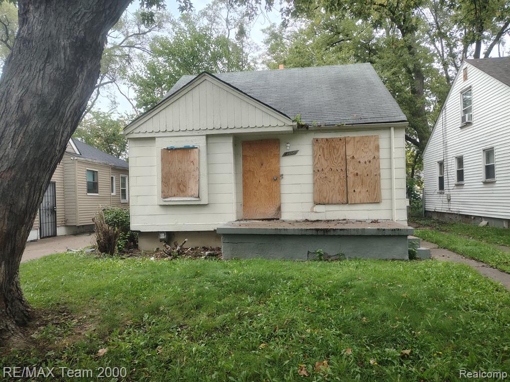17134 Pembroke Avenue — photo
