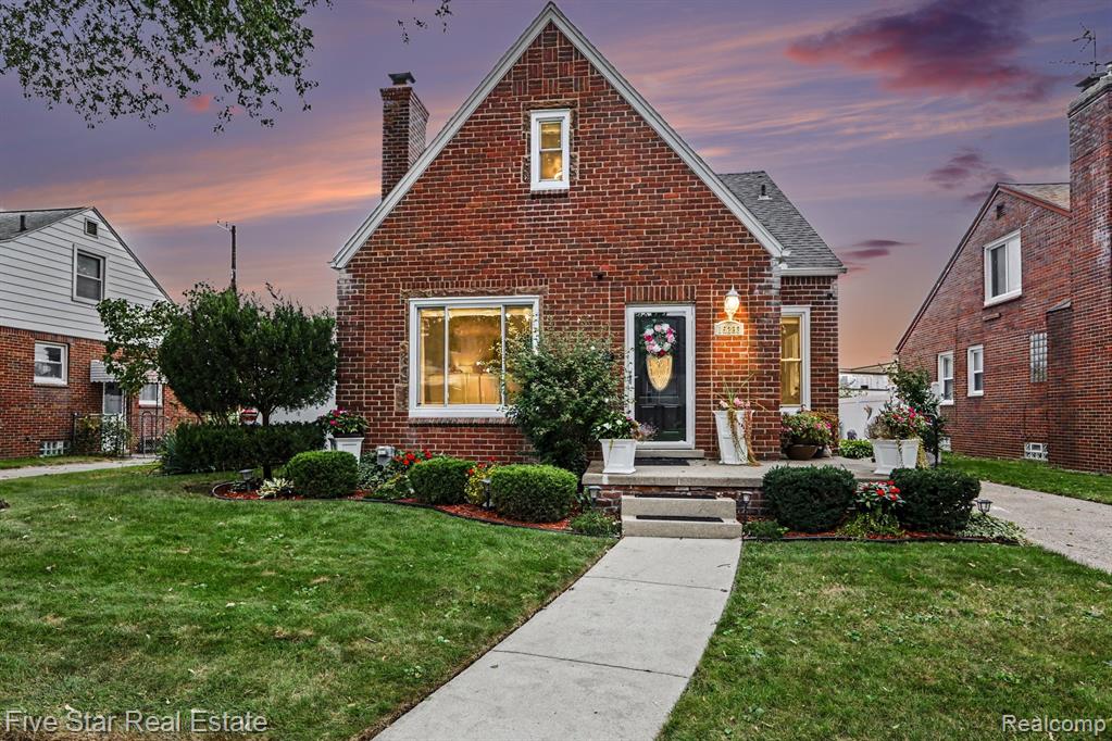 15283 Couzens Avenue — photo