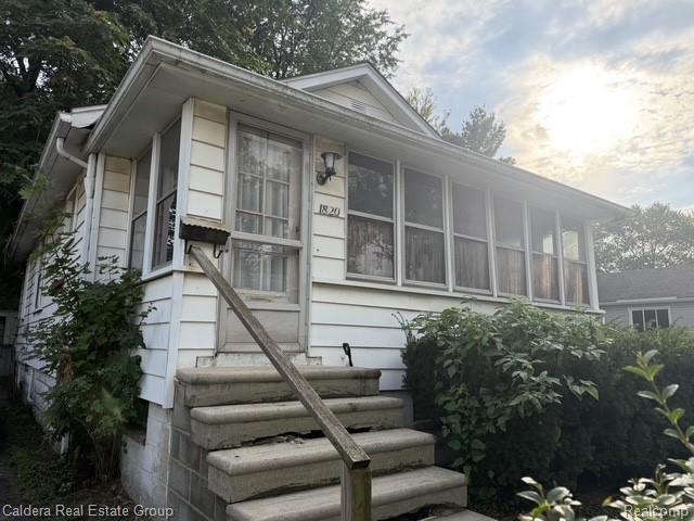 1820 E Jarvis Avenue — photo