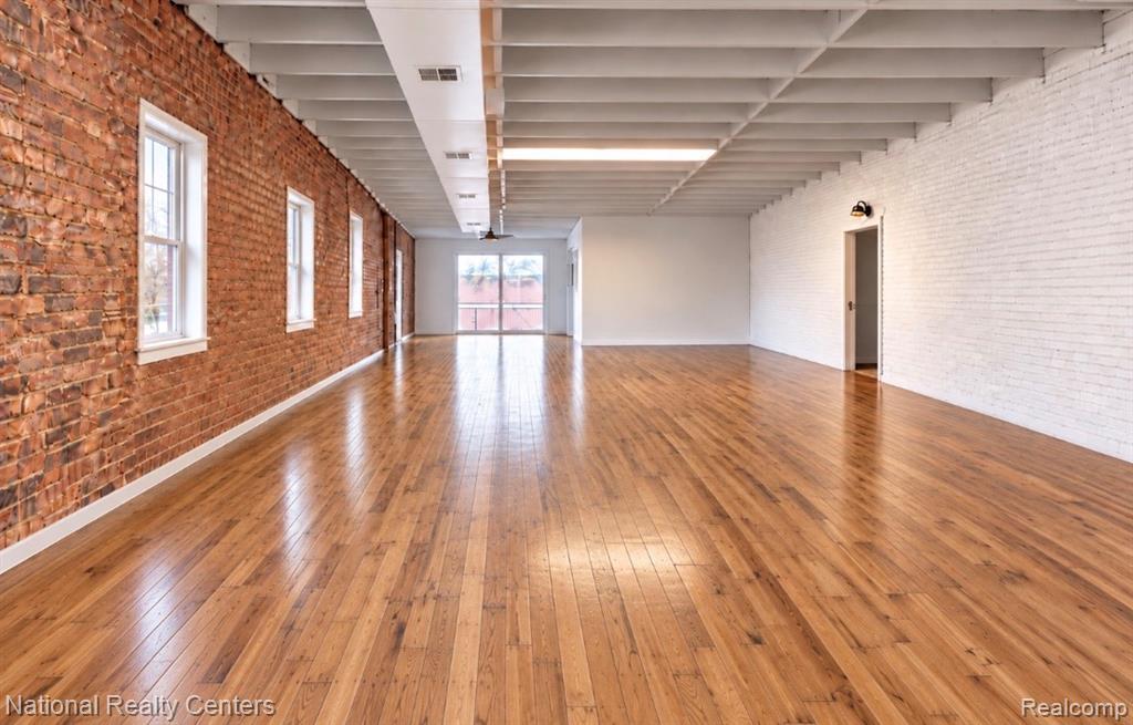 21 N Saginaw Street — photo