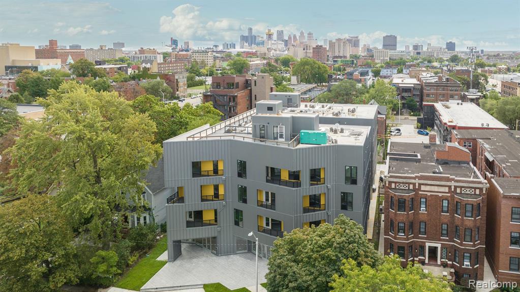 655 W Willis Street — photo