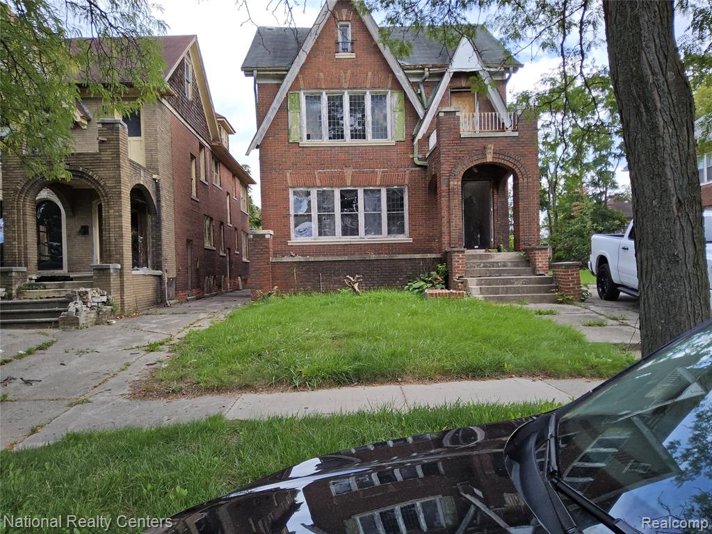 3225 Fullerton Street — photo