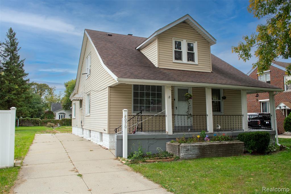 8070 Dale — photo