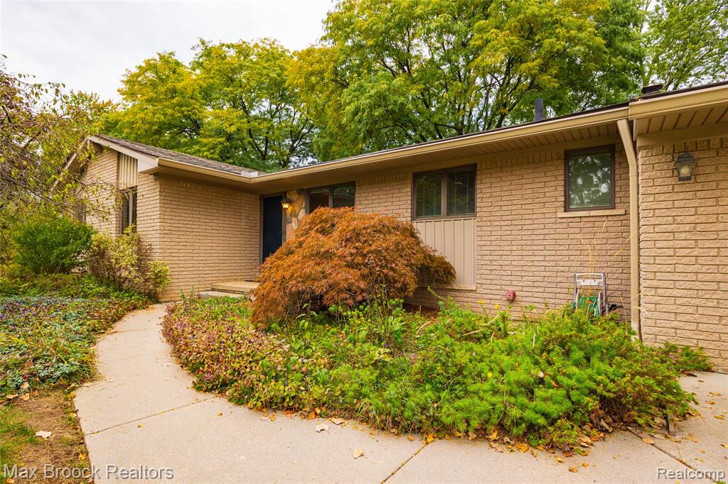 304 Paragon Drive — photo