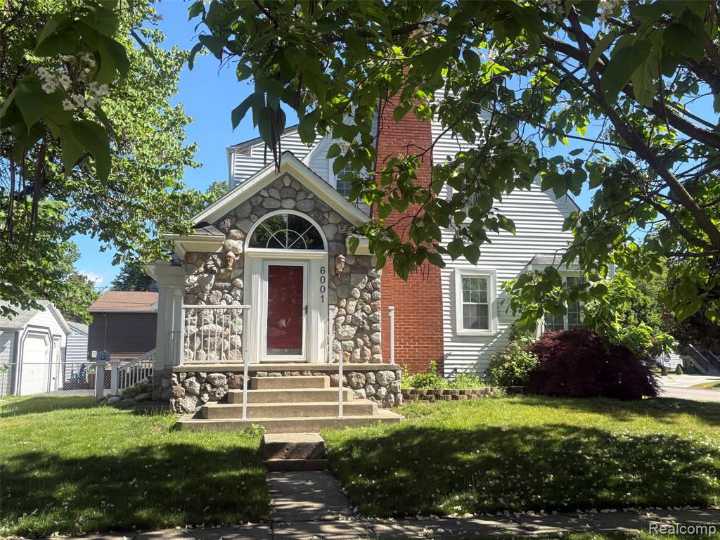 6001 N Harvey Street — photo