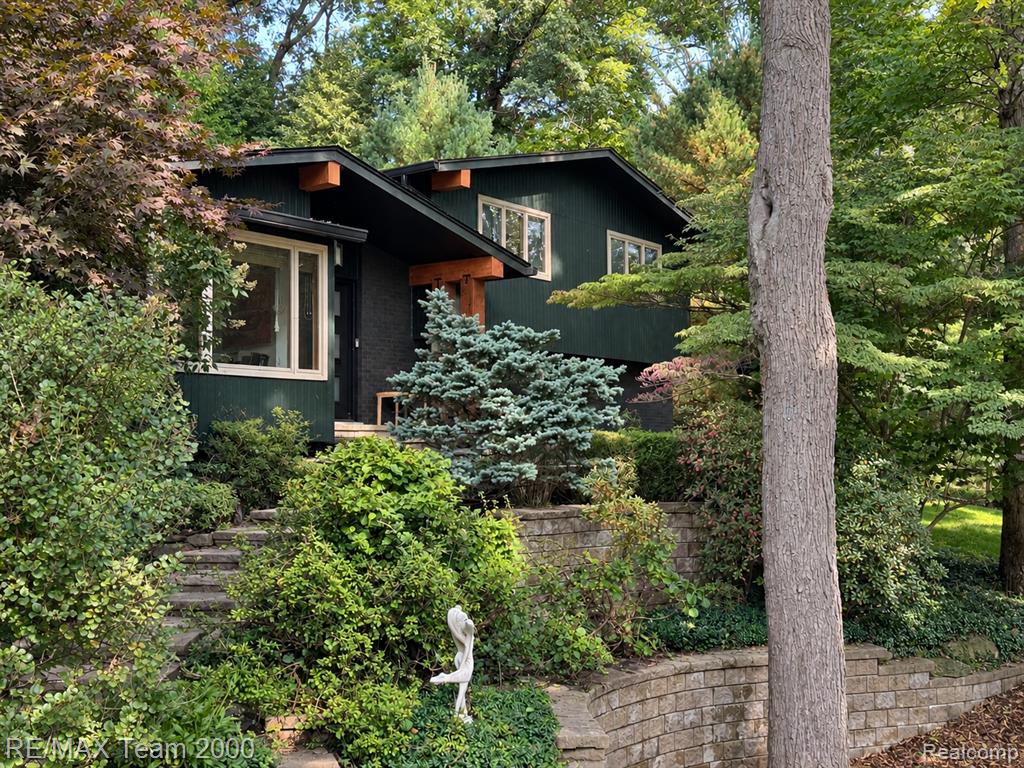 4789 Pickering Road — photo