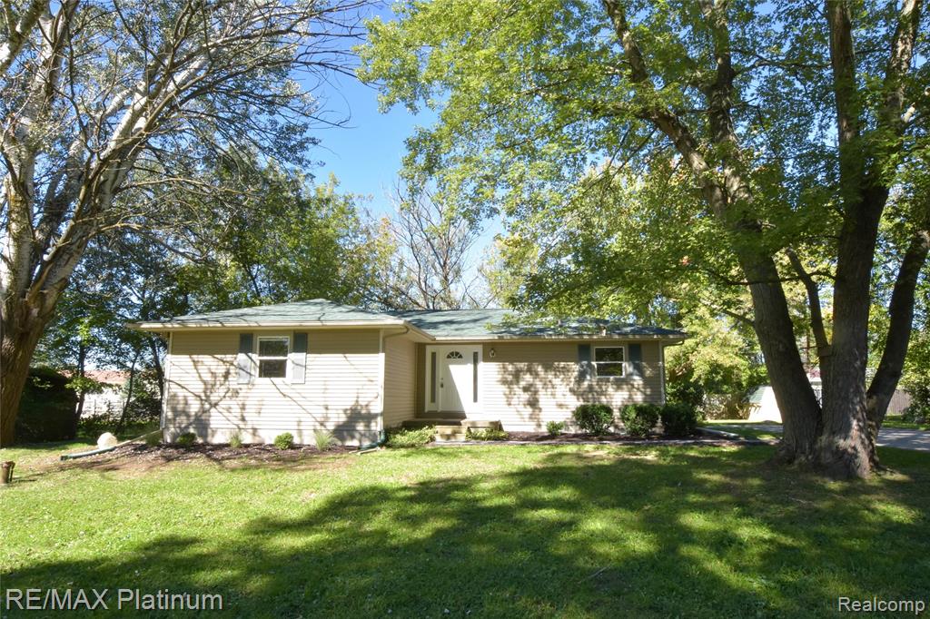 2471 Moore Place — photo