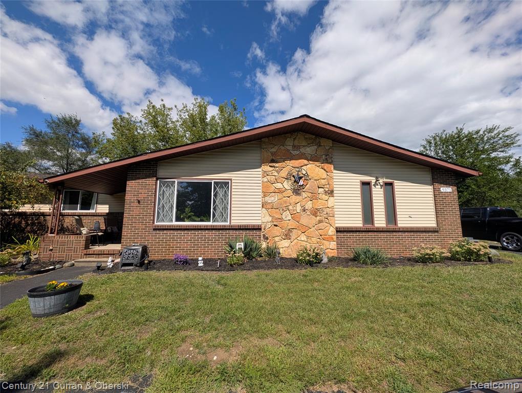 9371 Bennett Lake Road — photo