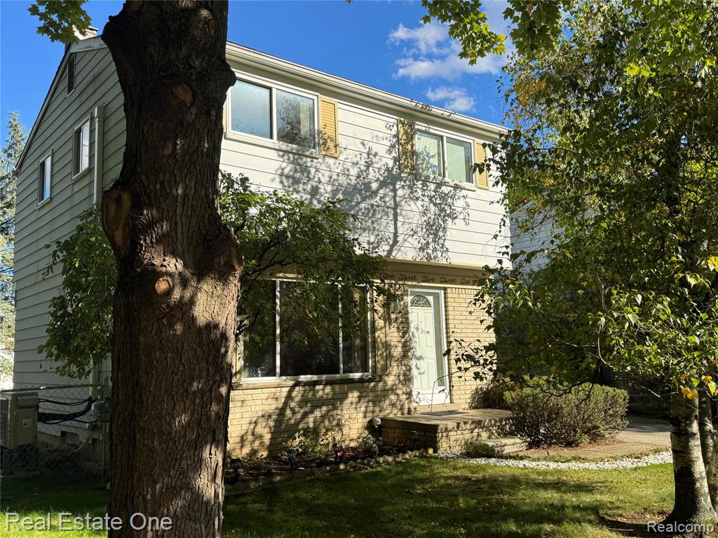 23236 Albion Avenue — photo