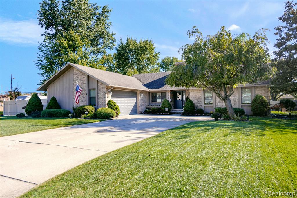 31780 Schoolcraft — photo