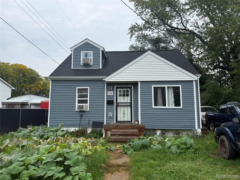 5306 Dupont Street — photo