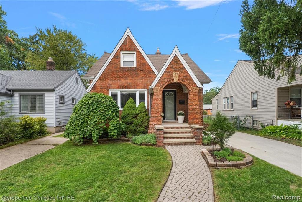 333 E Maplehurst Street — photo