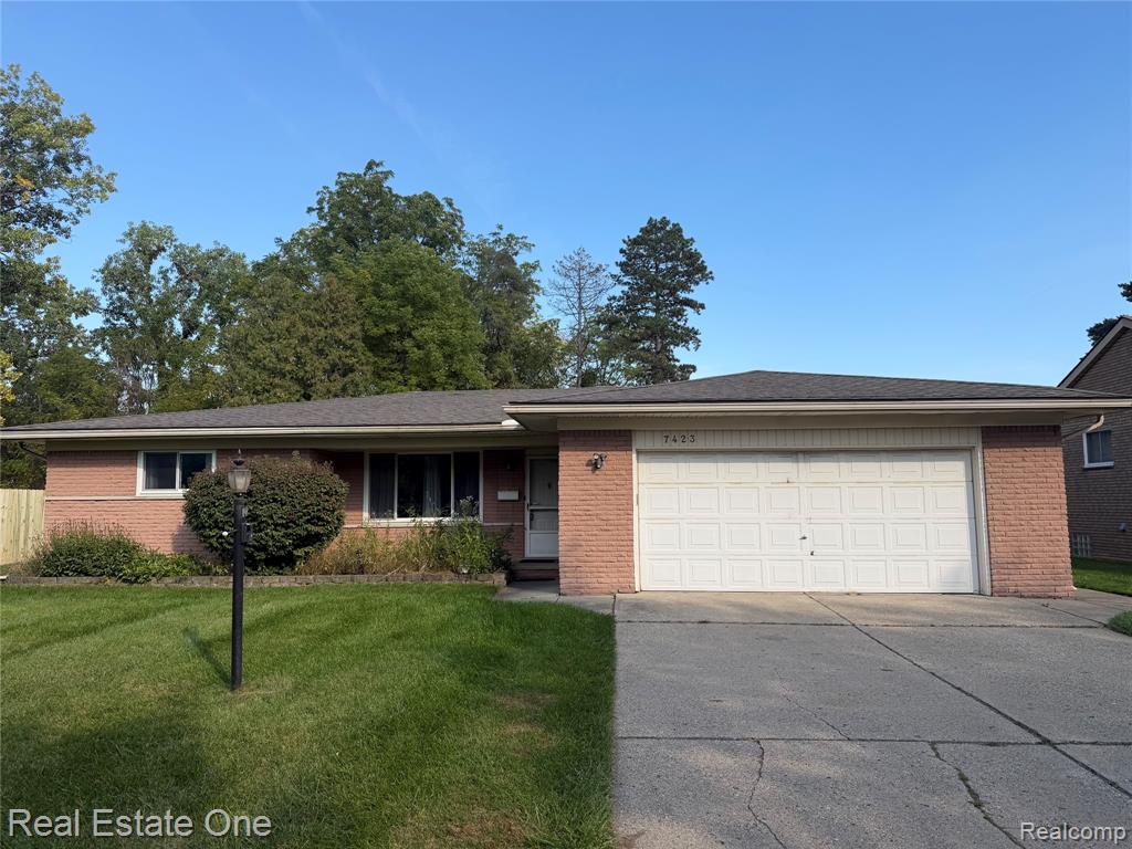 7423 17 Mile Road — photo